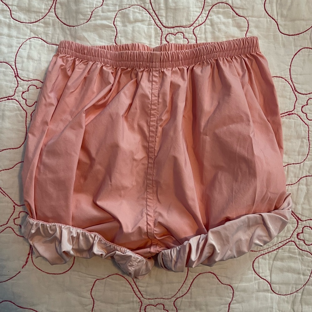 Bullet Pointe Shorts